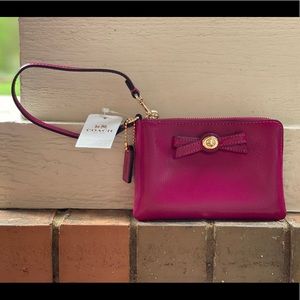 Coach Wristlet (Patent Leather)